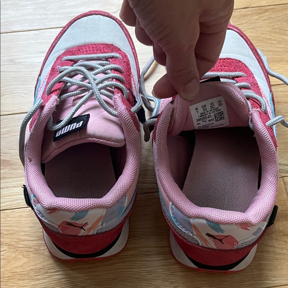 Puma girls sz 1 Sneakers - Picture 3 of 5